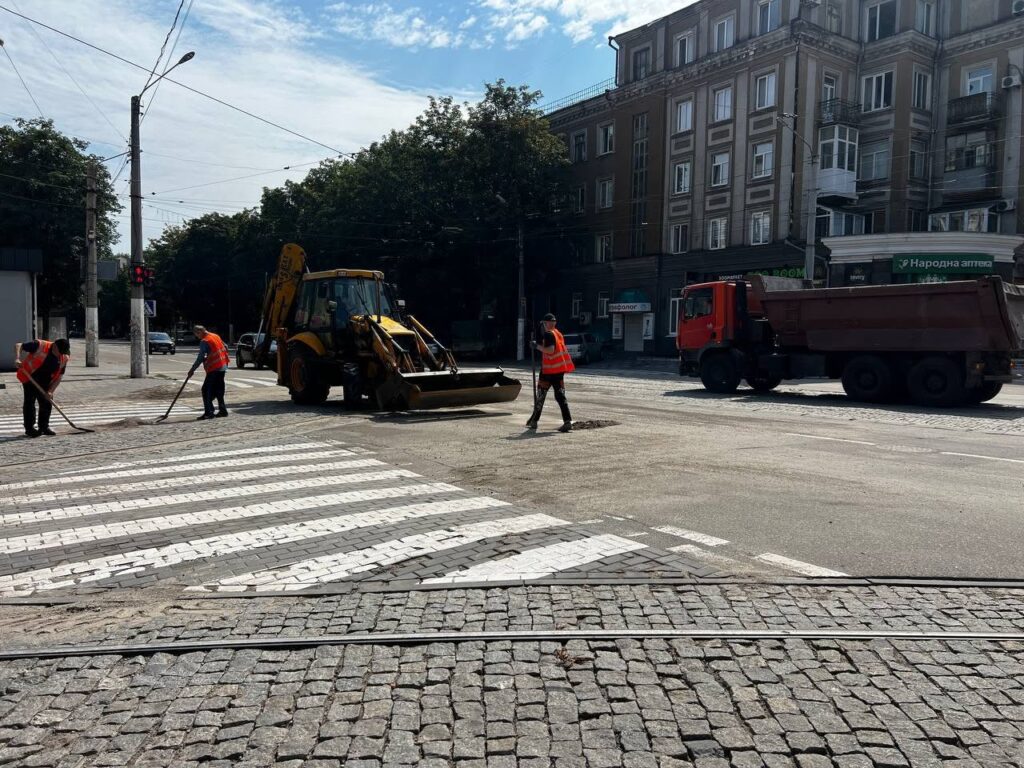 У Кам’янському триває ліквідація наслідків сильної зливи - ФОТО