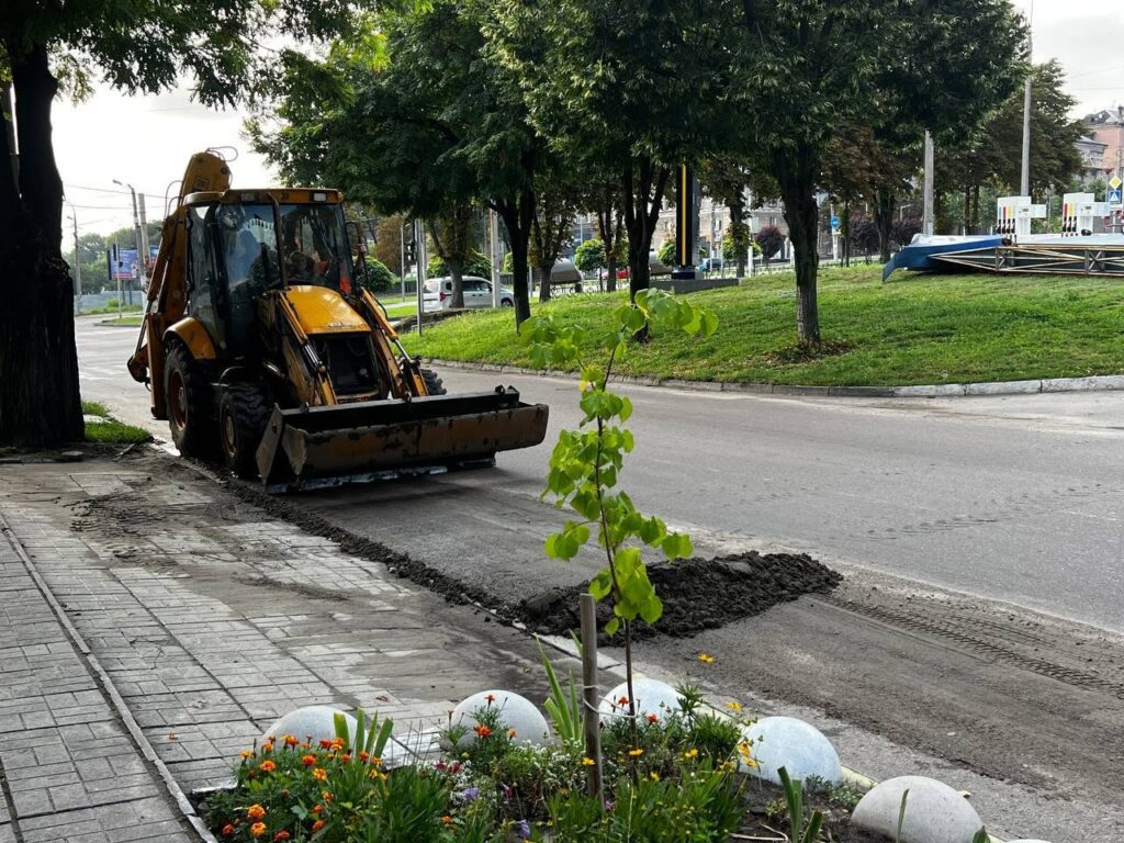 У Кам’янському триває ліквідація наслідків сильної зливи - ФОТО