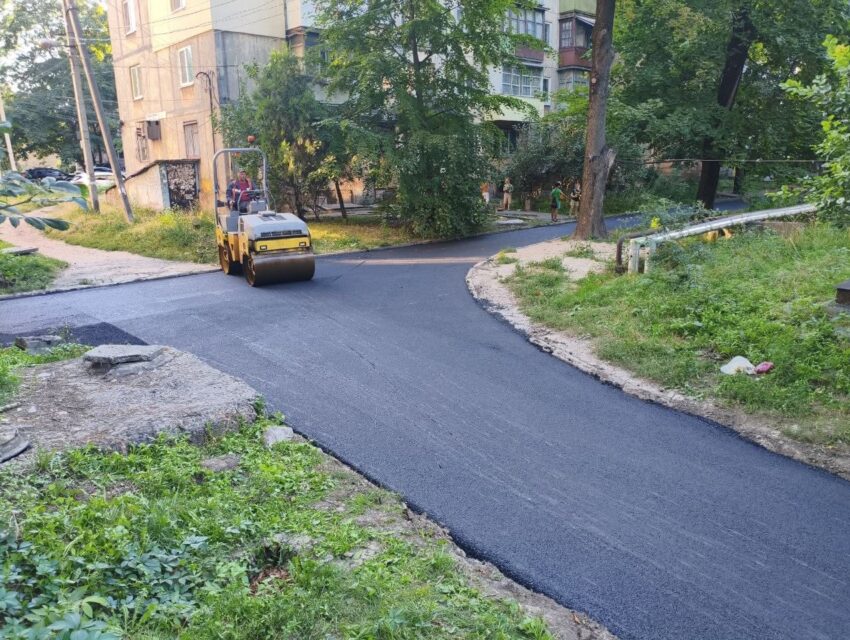 В Кам’янському завершили ремонт внутрішньоквартальної дороги на вул. О. Алексеєнка та на ділянці по вул.Айвазовського