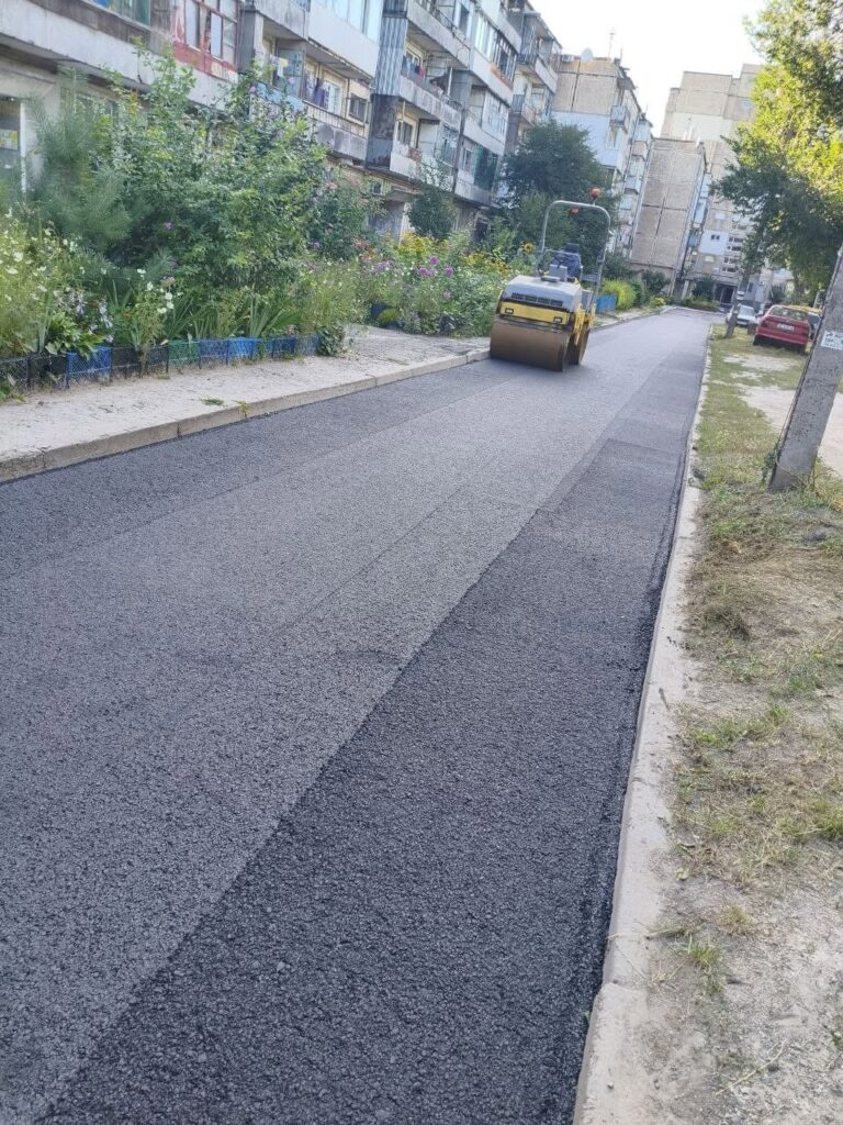 В Кам'янському завершили ремонт внутрішньоквартальної дороги на вул. О. Алексеєнка та на ділянці по вул.Айвазовського - ФОТО