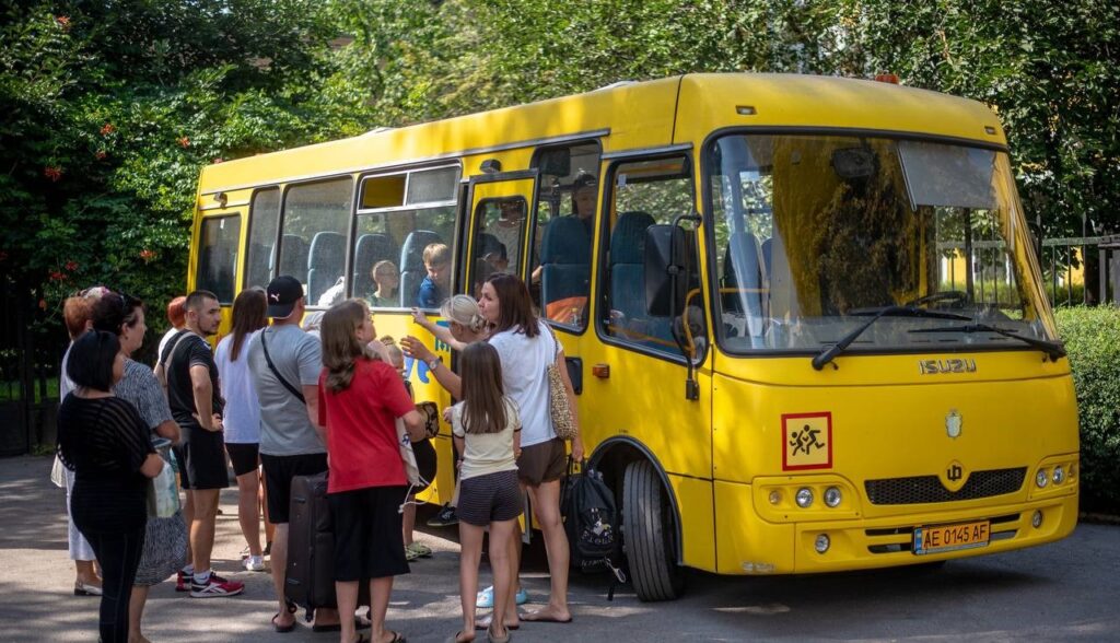 Діти наших захисників з Кам'янського поїхали на відпочинок до німецького Вупперталю - ФОТО