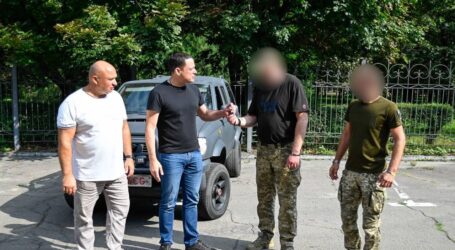 Кам’янське передало позашляховик, військовим, що боронять країну на Куп’янському напрямку