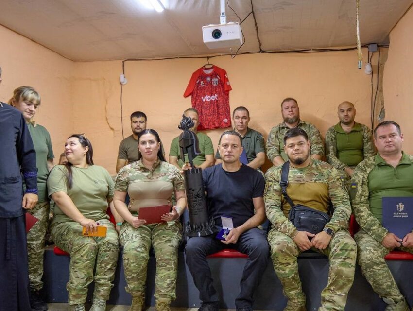 Мер Кам’янського відвідав та нагородив земляків, що захищають країну на Куп’янському напрямку