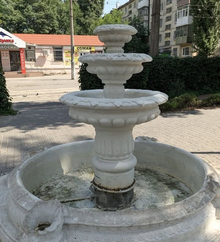 В Кам'янському приводять до ладу міські фонтани - ФОТО