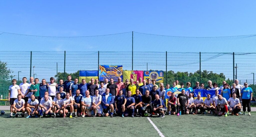 В Кам'янському до Дня пам'яті захисників України відбувся турнір з мініфутболу - ФОТО