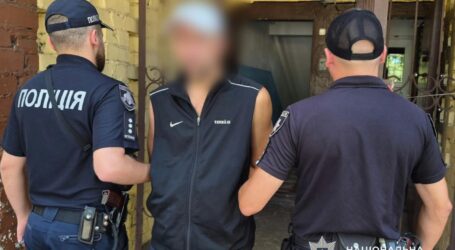 Погрожував бейсбольною битою: у Кам`янському затримали раніше судимого чоловіка за пограбування перехожого