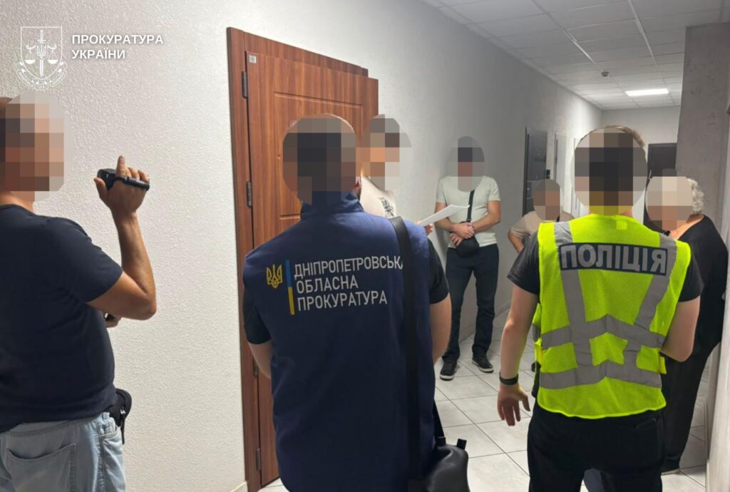 «Офісники» з Кам'янського ошукали ізраїльських пенсіонерів на понад півтора мільйона гривень - ФОТО