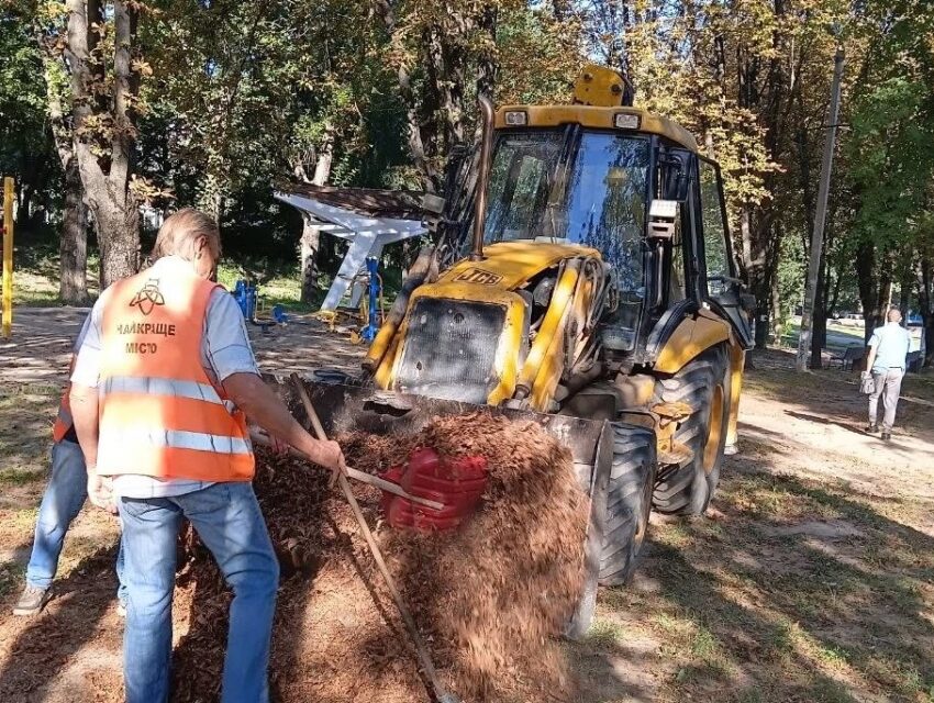 Комунальники Кам’янського прозвітували про роботи, що здійснюють на цьому тижні