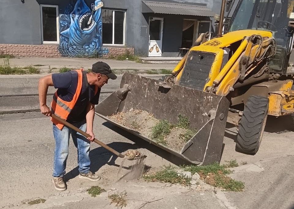 Комунальники Кам'янського прозвітували про роботи, що здійснюють на цьому тижні - ФОТО