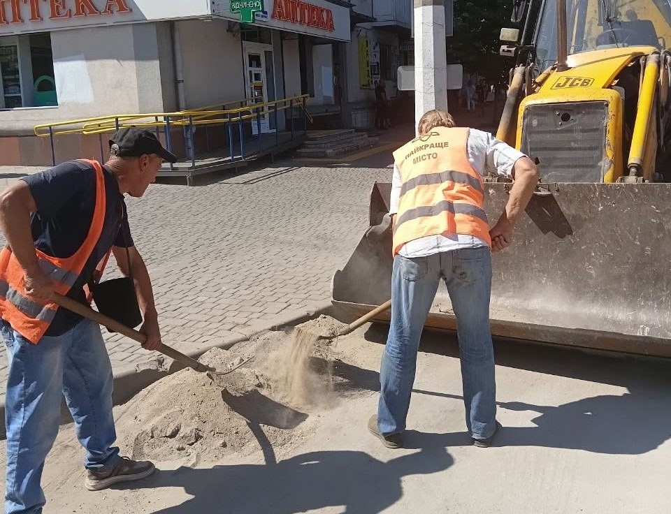 Комунальники Кам'янського прозвітували про роботи, що здійснюють на цьому тижні - ФОТО