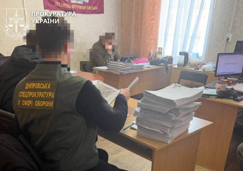 Шахрайство, незаконне збагачення, мандрівки за кордон замість служби, підміна продуктів для ЗСУ: перед судом постане майор тилу однієї з бригад ДШВ та його підлегла - ФОТО