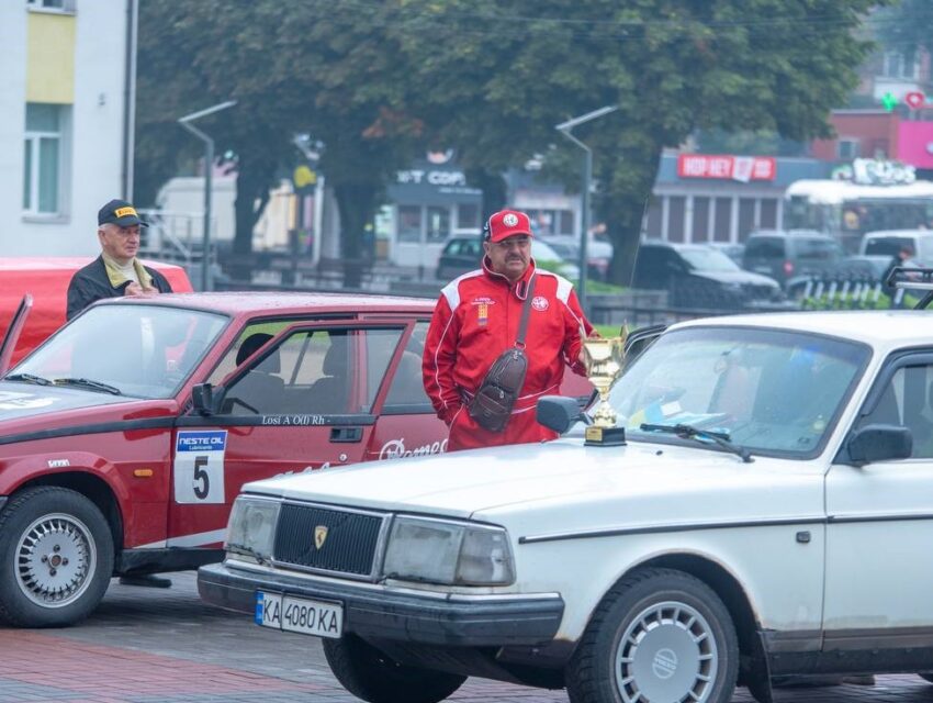 Кам’янське стало частиною патріотичного ралі-марафону ретроавтомобілів