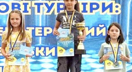 Юні кам’янчанки Марія Плющакова та Мирослава Бердник стали переможницями шашкового фестивалю у Києві