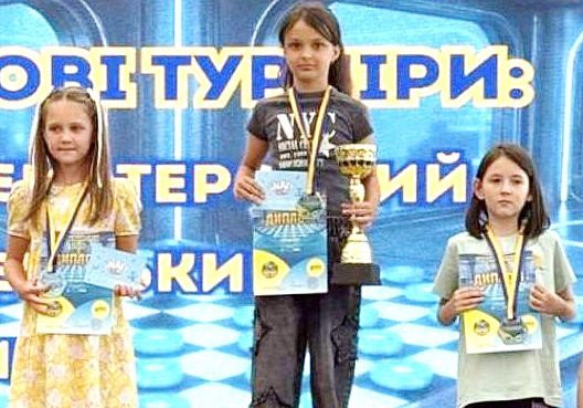 Юні кам’янчанки Марія Плющакова та Мирослава Бердник стали переможницями шашкового фестивалю у Києві