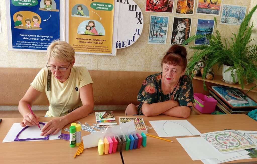 Дбати про себе та тримати власні кордони: в Центрі надання соціальних послуг провели зустріч для відвідувачів - ФОТО