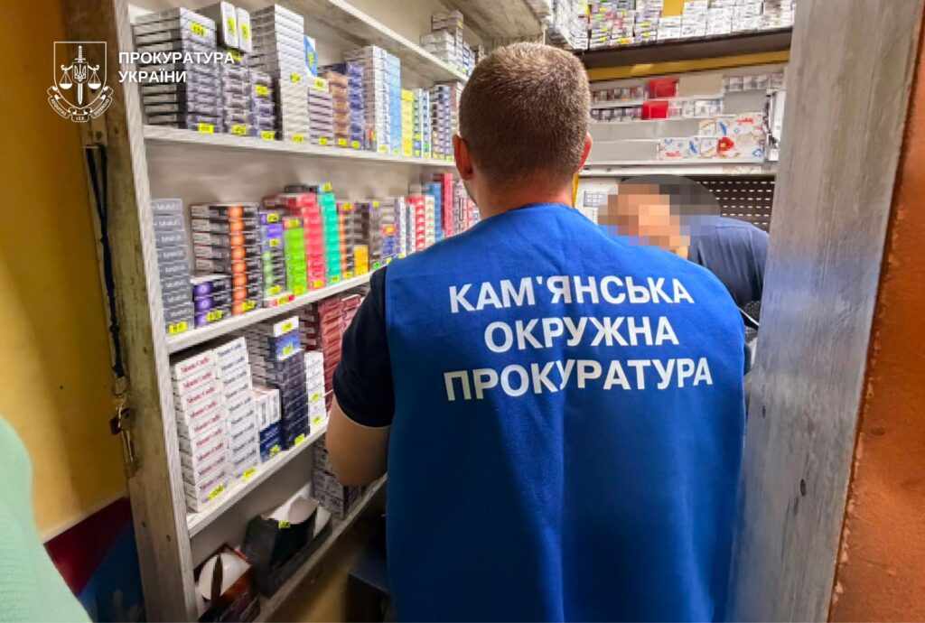 Неліцензійний тютюн на понад 5 млн грн: У Кам’янському перекрито місця зберігання та збуту контрафактних цигарок - ФОТО