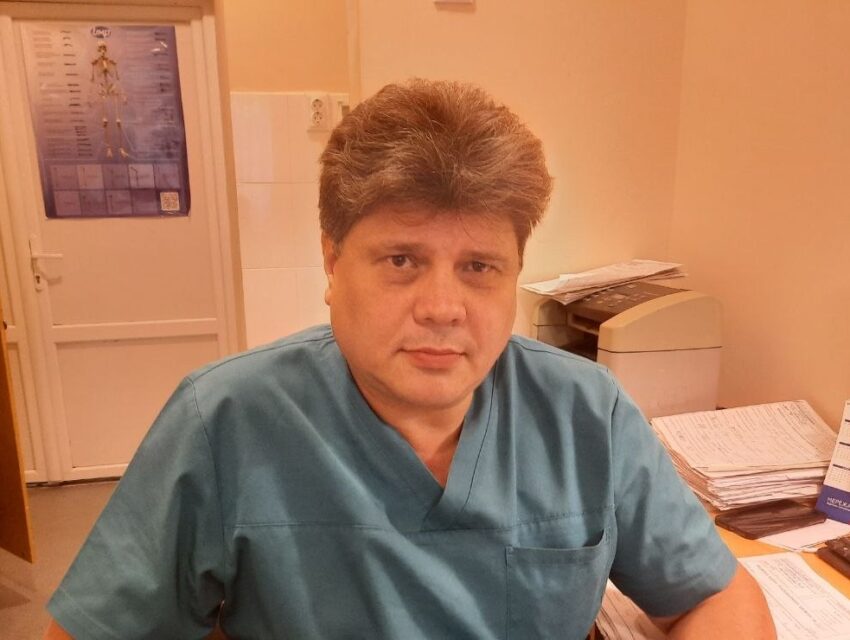 Олександр Чапов: “Ти пацієнту кажеш: треба носити гіпс два місяці, а він вже за місяць приходить без гіпсу і скаржиться: “А що ж таке, що ж там так болить?””
