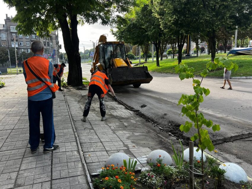 У Кам’янському триває ліквідація наслідків сильної зливи