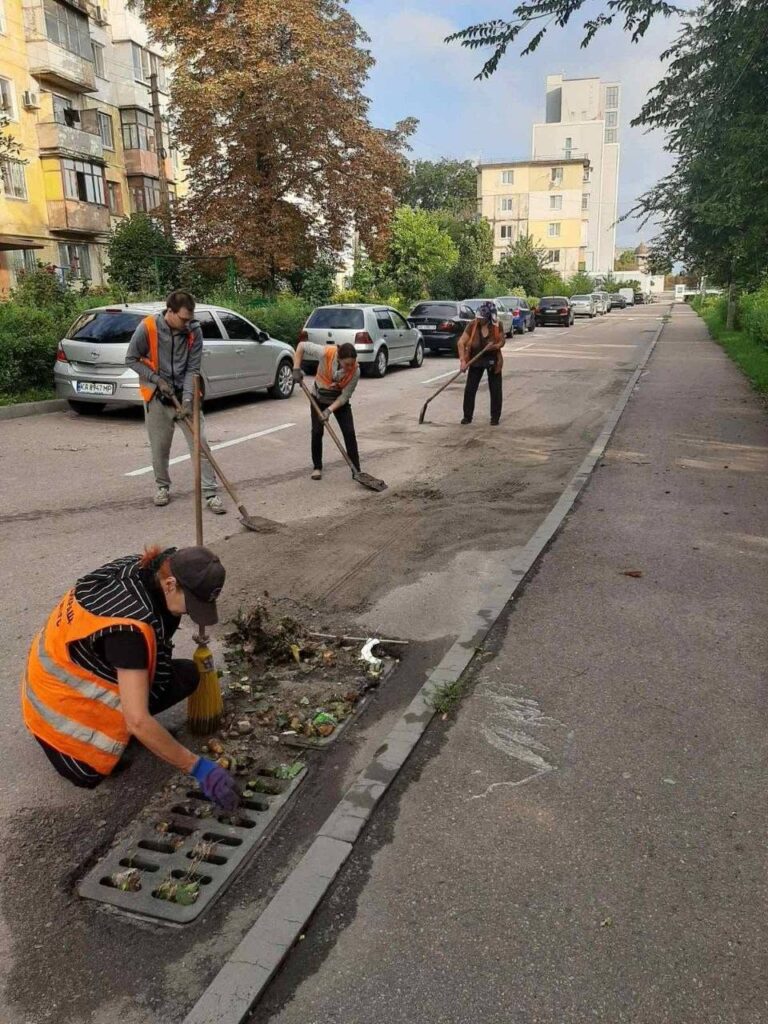 У Кам’янському триває ліквідація наслідків сильної зливи - ФОТО