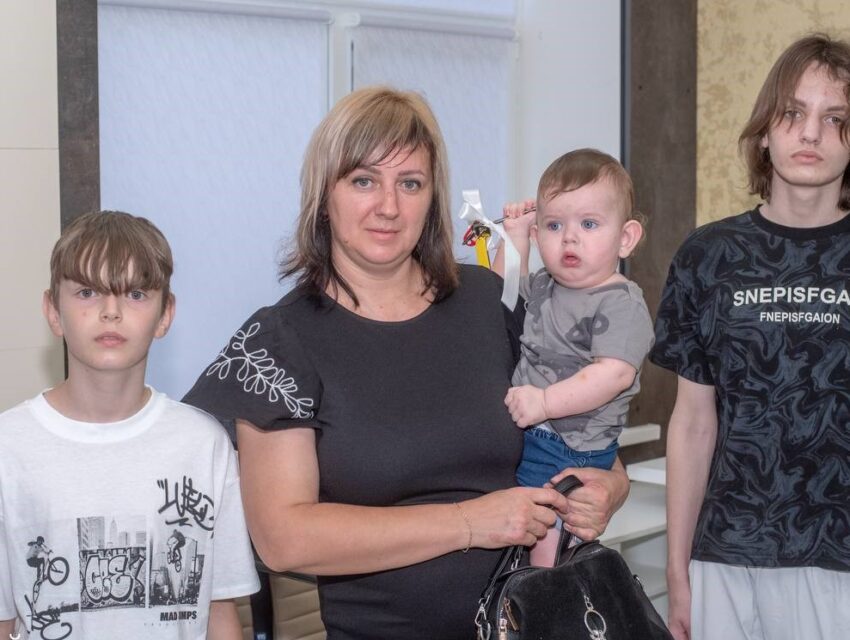 В Кам’янському родинам переселенців з Донеччини вручили ключі від квартир