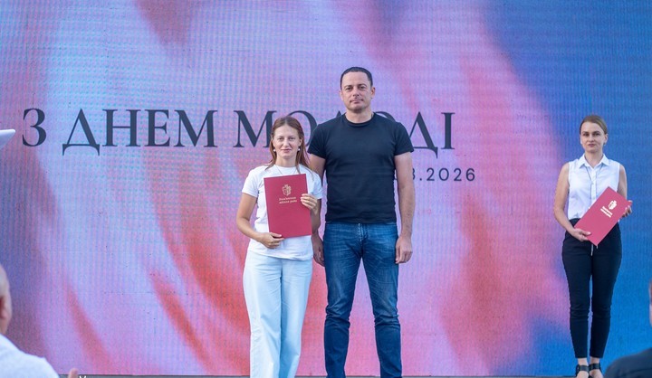 В Кам'янському до Дня молоді відзначили найкращих представників молодіжної спільноти міста - ФОТО