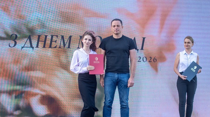 В Кам'янському до Дня молоді відзначили найкращих представників молодіжної спільноти міста - ФОТО