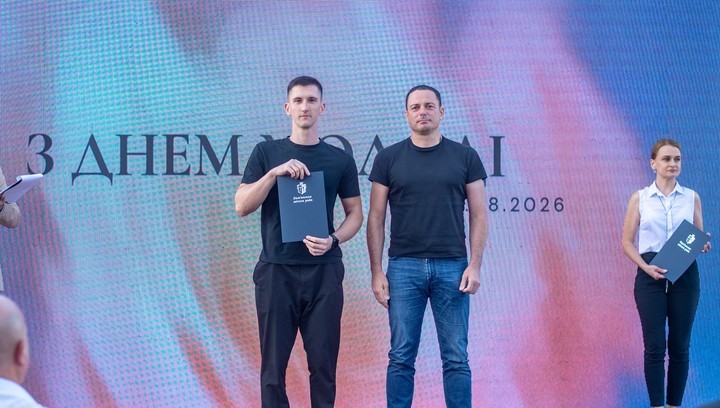В Кам'янському до Дня молоді відзначили найкращих представників молодіжної спільноти міста - ФОТО
