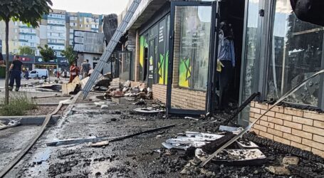 На Лівобережжі Кам’янського горіли торгівельні павільйони з одягом(ВІДЕО)