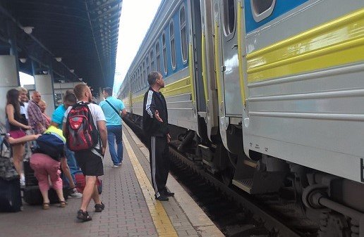 Продаж квитків з Дніпра на захід України на кінець літа зараз недоступний