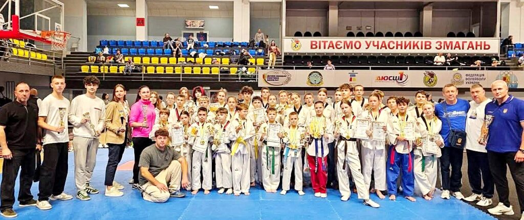 Кам'янські тхеквондисти стали абсолютними переможцями чемпіонату Дніпропетровщини, що пройшов у нашому місті - ФОТО