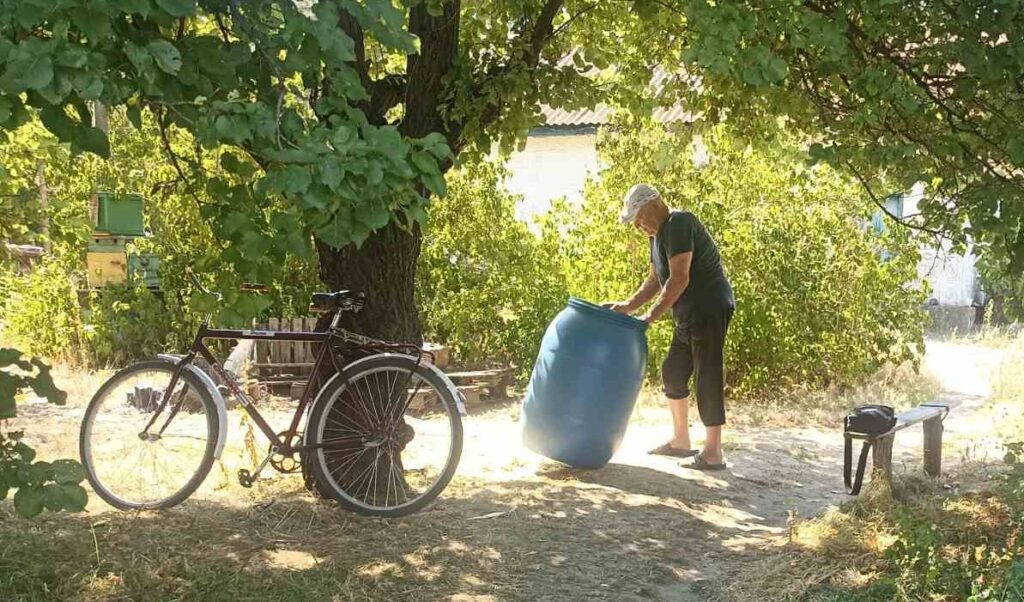 «Алкаші та каліки тільки селом і вештаються»: як сьогодні живуть мешканці села на околиці Кам’янського - ФОТО