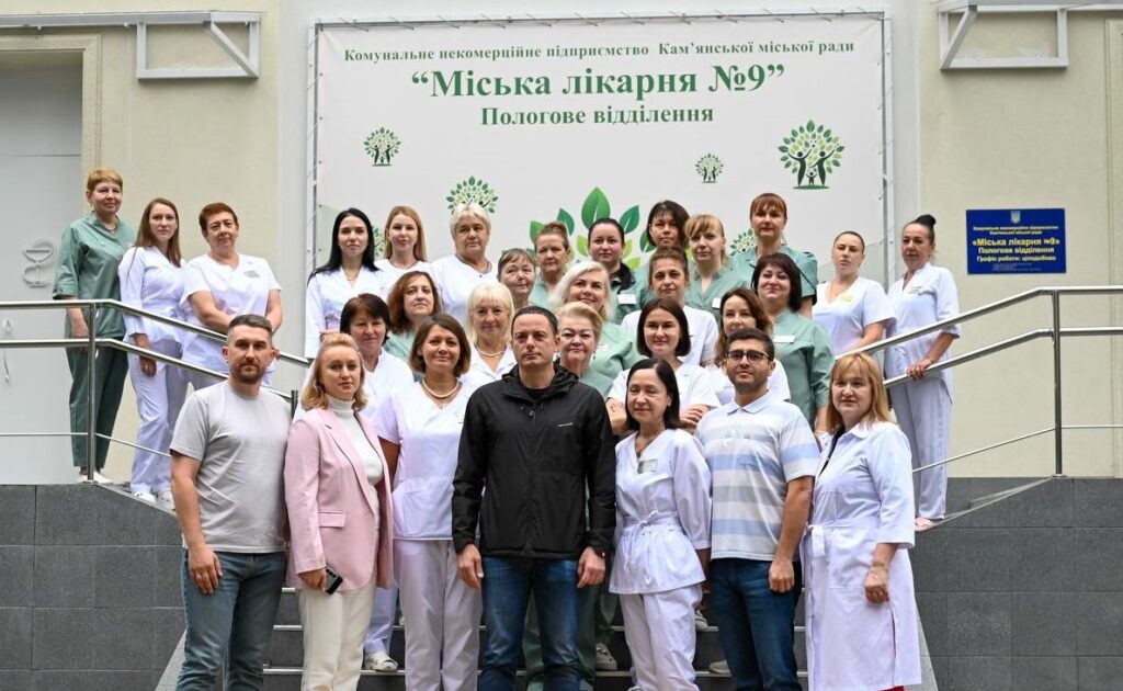 В Кам'янському привітали матусь, що народили немовлят у дні святкування Дня міста - ФОТО