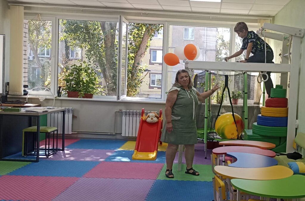 Допомагають повернутись до цивільного життя: Ветеранський простір в Кам’янському опікується військовослужбовцями та виховує патріотів - ФОТО