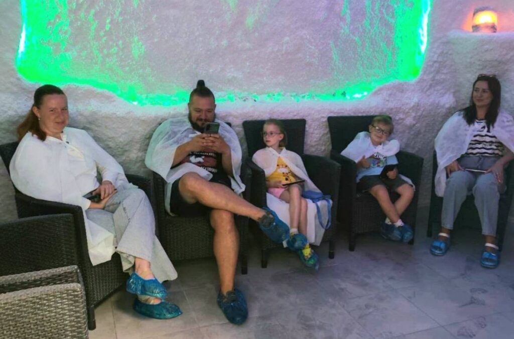 Допомагають повернутись до цивільного життя: Ветеранський простір в Кам’янському опікується військовослужбовцями та виховує патріотів - ФОТО