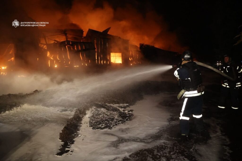 Вночі ворог гатив по промислових підприємствах на Дніпропетровщині: є загиблі та постраждалі - ФОТО