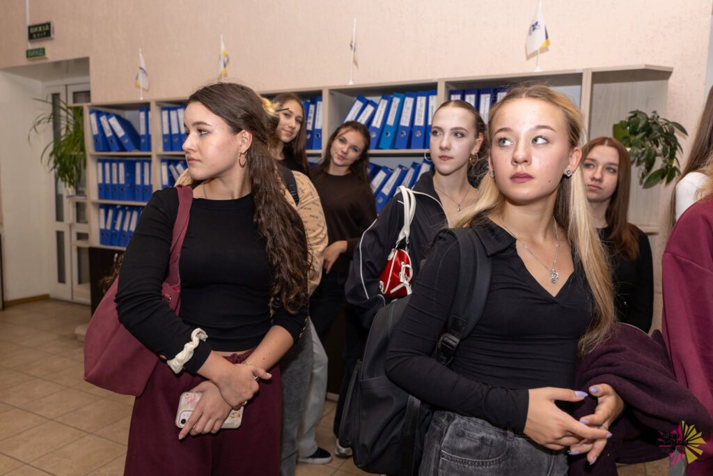 В ЦНАП Кам'янського провели День відкритих дверей для молоді міста - ФОТО