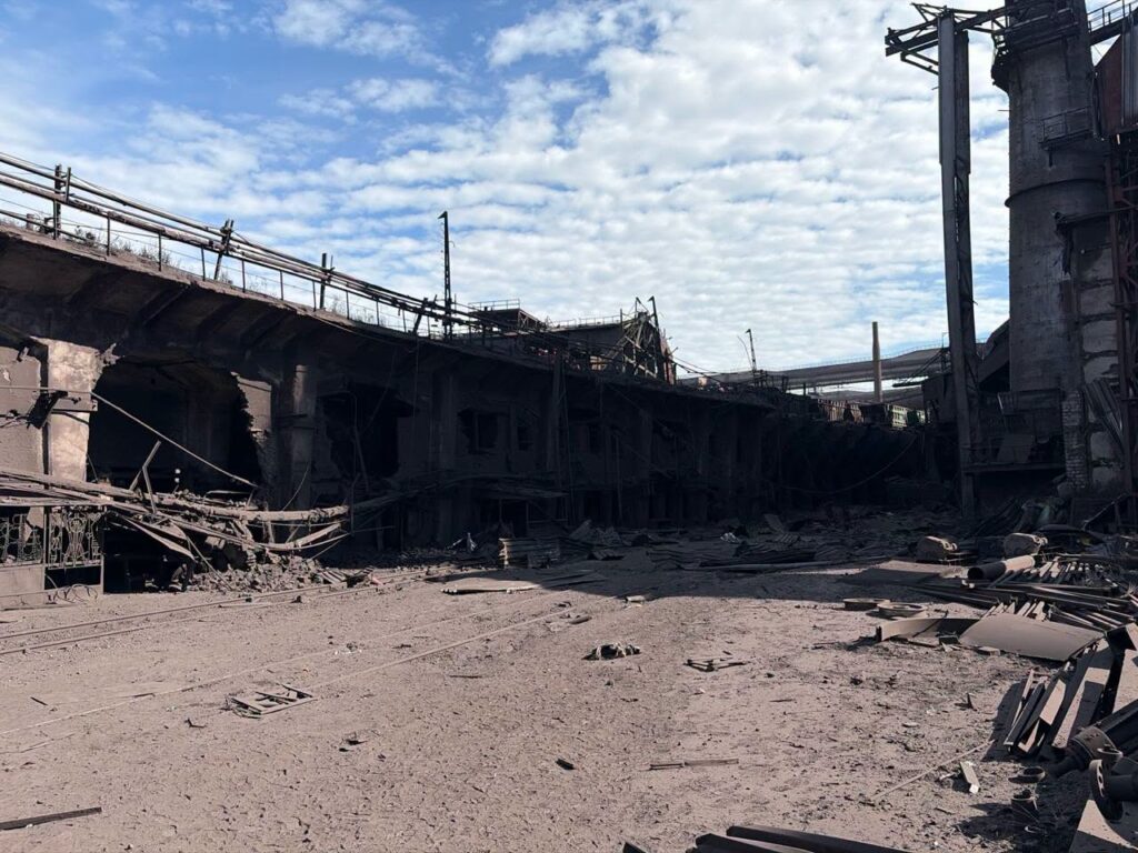 Металургійний комбінат «КАМЕТ-СТАЛЬ» у Кам’янському повністю зупинив виробничі процеси після російської атаки - ФОТО
