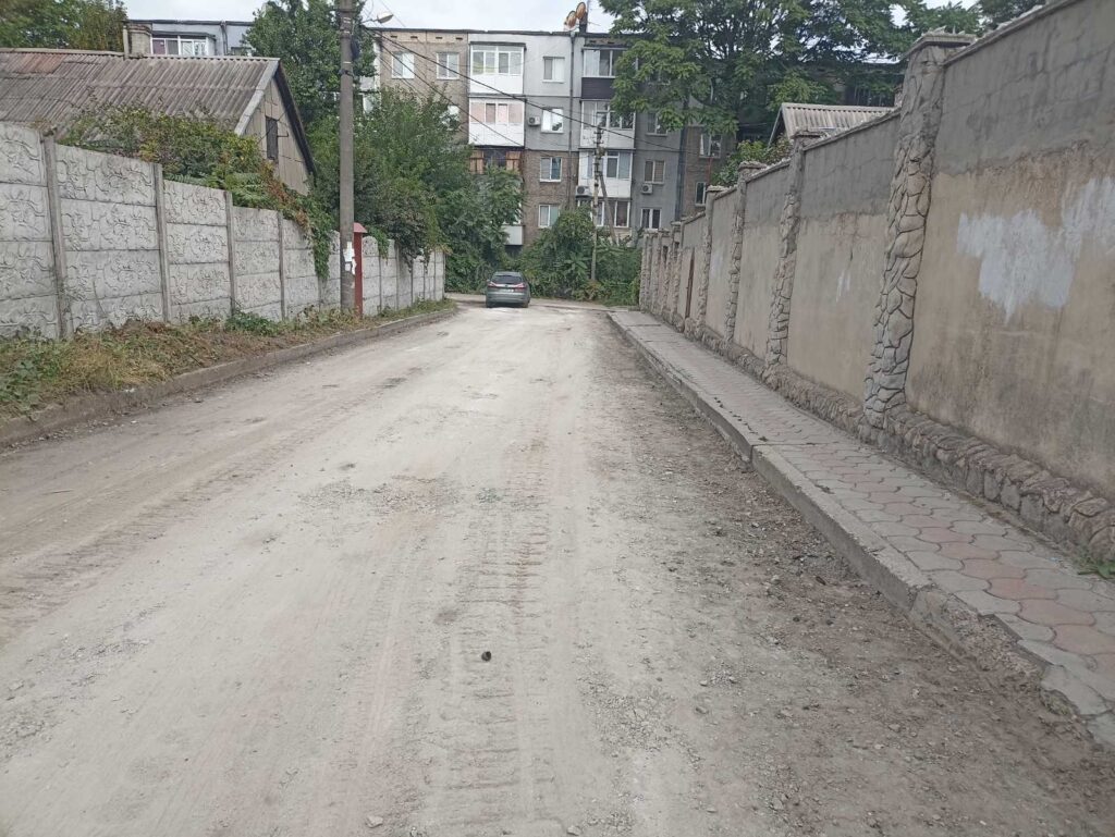 Двори «Алтайського краю» в Кам’янському стають проїжджими (ВІДЕО) - ФОТО