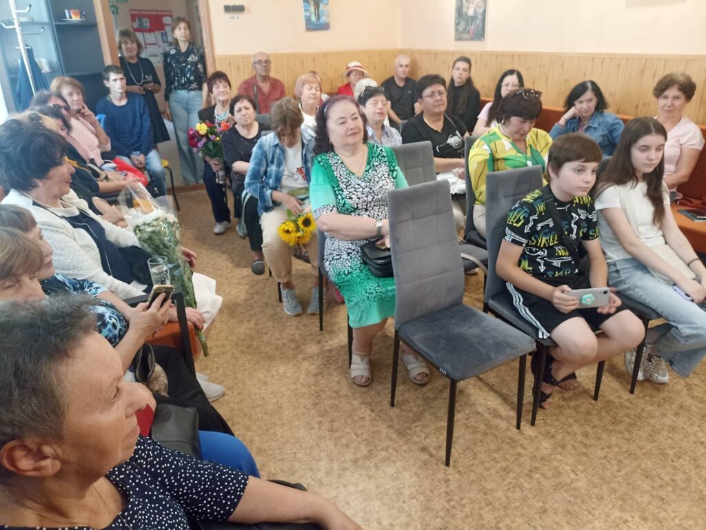 Поезія, пронесена крізь роки: творчий вечір поетеси Ганни Купрій відбувся у Кам’янському - ФОТО
