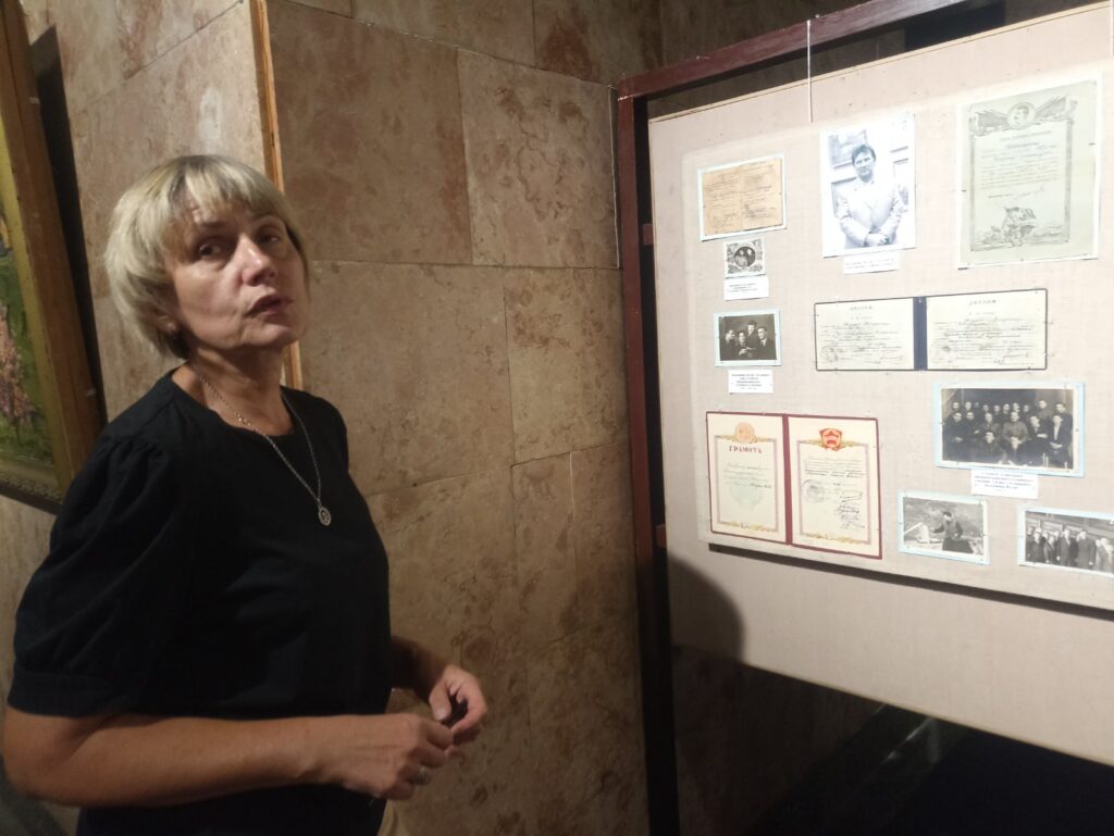 Виставка пейзажів Кам’янського та околиць працює в музеї історії міста - ФОТО