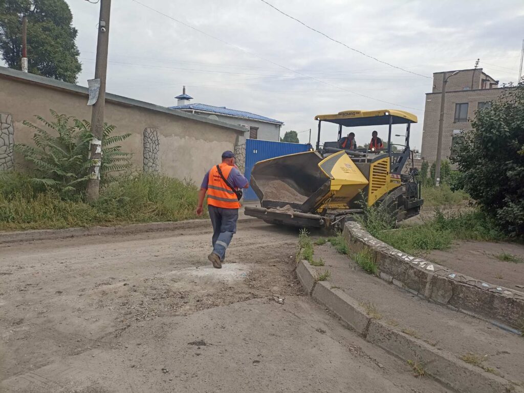 Двори «Алтайського краю» в Кам’янському стають проїжджими (ВІДЕО) - ФОТО