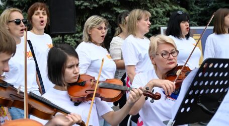 В Кам’янському провели флешмоб до Дня народження міста