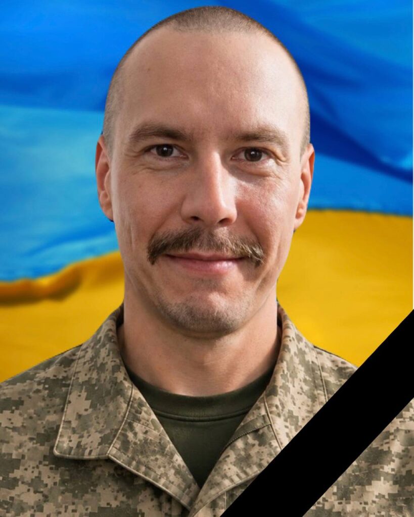Через понад три роки після загибелі на щиті додому повернувся захисник з Кам'янського Валентин Кукса - ФОТО
