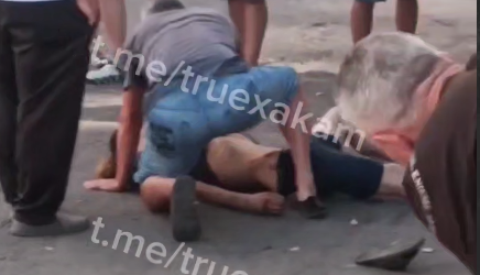 В Кам’янському під час конфлікту між поліційними та місцевими мешканцями авто правоохоронців наїхало на чоловіка 