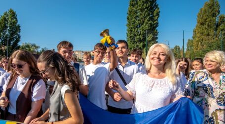В школах Кам’янського пролунав перший дзвоник