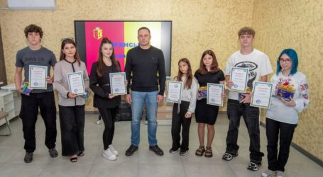 В Кам’янському привітали стипендіатів виконкому міськради