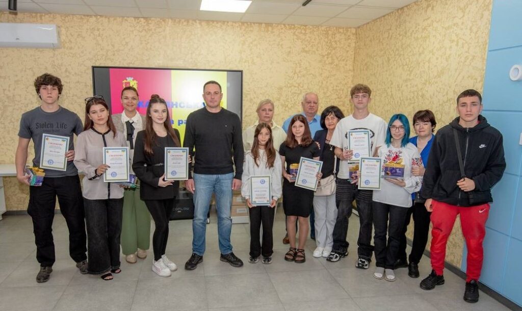В Кам'янському привітали стипендіатів виконкому міськради - ФОТО
