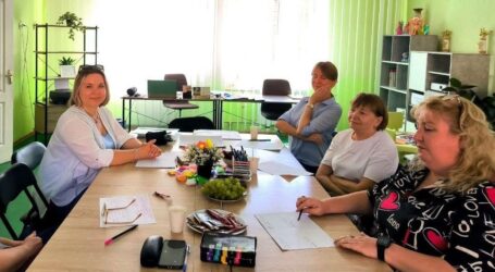 «Що для мене означає бути жінкою?»: в Центрі надання соцпослуг Кам’янського провели психологічний тренінг