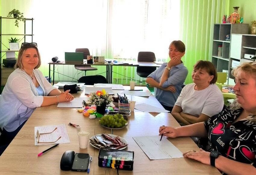 «Що для мене означає бути жінкою?»: в Центрі надання соцпослуг Кам’янського провели психологічний тренінг