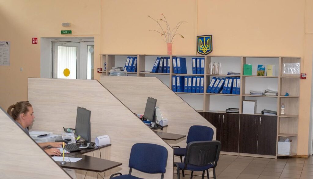 Оформлення ID-картки та закордонного паспорта стало доступним у всіх районних ЦНАПах Кам'янського - ФОТО